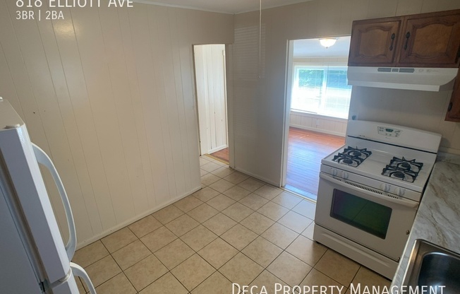 3 beds, 1.5 baths, 1,570 sqft, $1,300