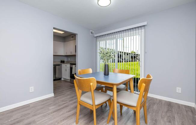2 beds, 1 bath, 840 sqft, $1,650