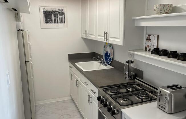 Studio, 1 bath, 500 sqft, $3,200, Unit 33-B