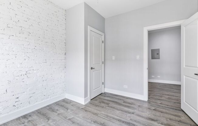3 beds, 1 bath, 850 sqft, $2,475, Unit 6954-3