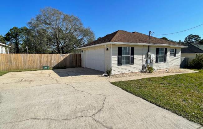 447 APPLE DR