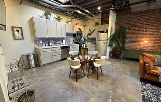 3814 Farnam | Flats - Office