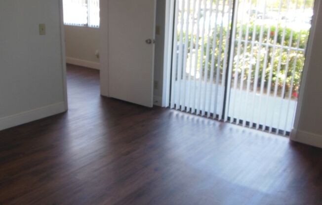 ONE BEDROOM ONE BATHROOM! WATERFRONT COMMUNITY!