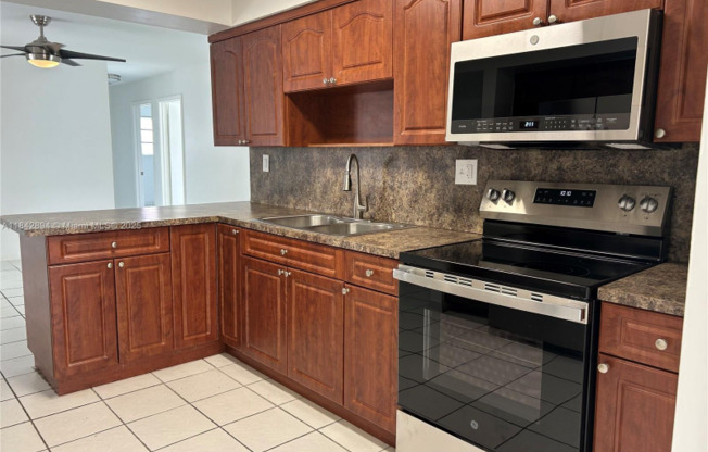 955 SW 87 T CT