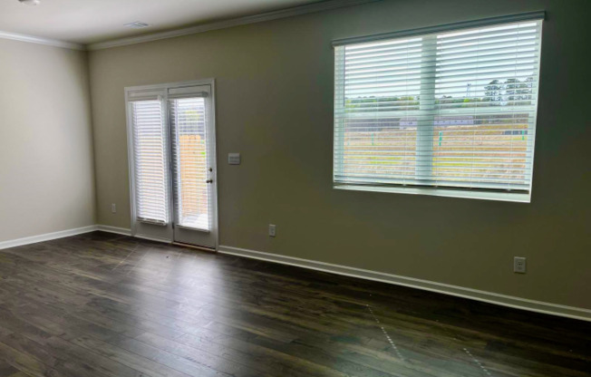 5135 TULIP SQ