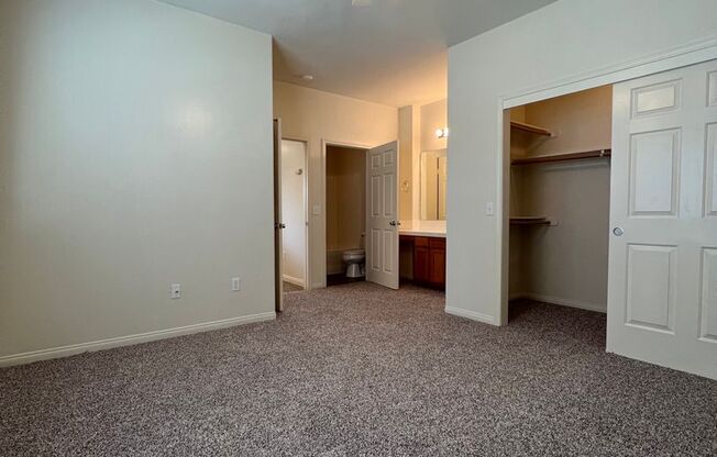 3 beds, 2 baths, $1,600, Unit D