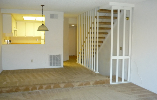 2 Bed/2.5 Bath Condo at College Park Townhomes!