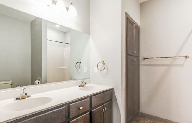 2 beds, 2 baths, 1,287 sqft, $1,450, Unit 1160-240