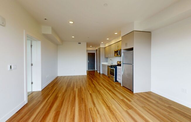 1 bed, 1 bath, 742 sqft, $2,595, Unit 323