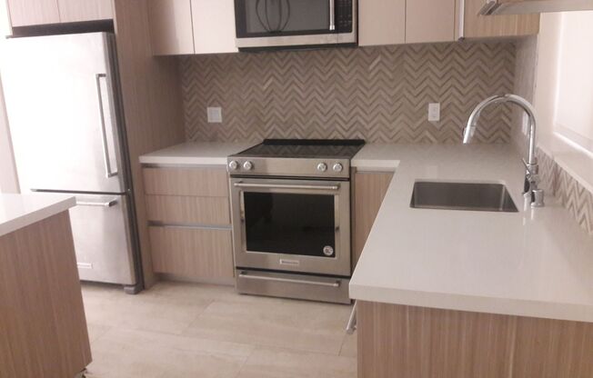 2 beds, 2 baths, 1,030 sqft, $4,250, Unit 10534 - 106