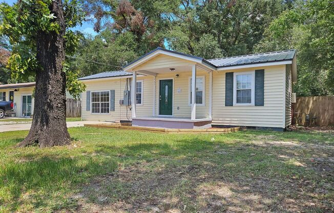 Affordable and renovated home in heart of Crestview!