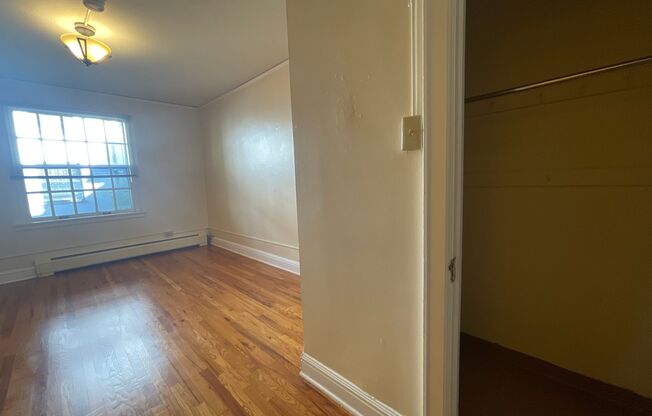 1 bed, 1 bath, 556 sqft, $1,275, Unit C-11