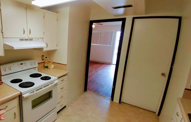 Studio, 1 bath, 300 sqft, $695, Unit 24