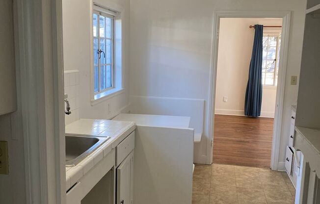 1 bed, 1 bath, $1,175, Unit 1034 - Madison