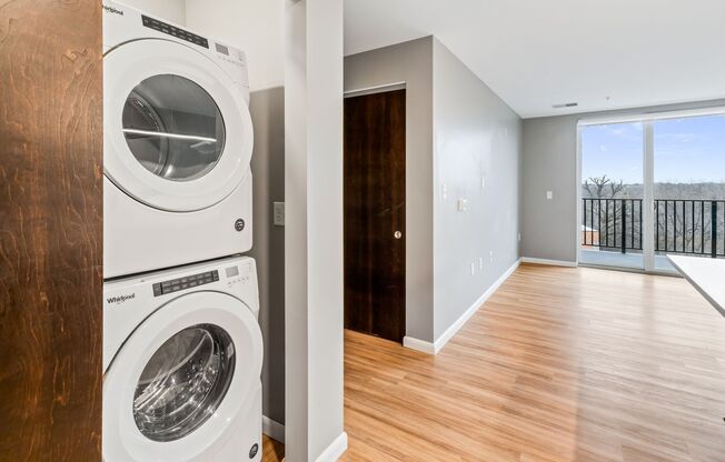 2 beds, 2 baths, 940 sqft, $2,055, Unit Unit 210