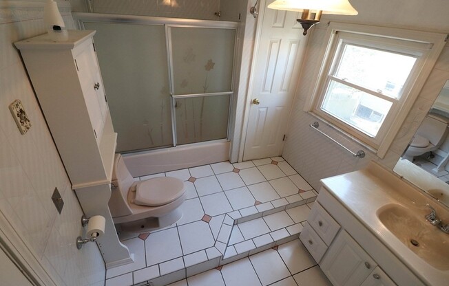 4 beds, 2 baths, 1,800 sqft, $3,800, Unit 2