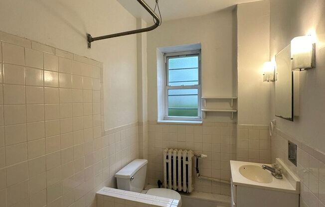 1 bed, 1 bath, 708 sqft, $1,330, Unit King Edward Annex 18