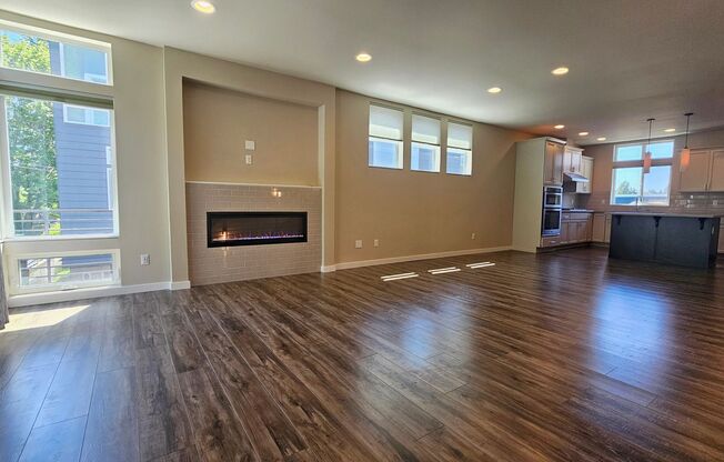 3 Bed 3.5 Bath Townhome in the Heart of Downtown Bothell!