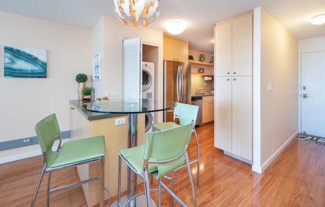 For Rent - [Harbor View Plaza] 1676 Ala Moana Blvd. #706