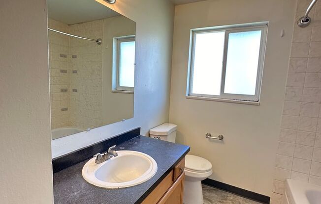2 beds, 1 bath, 940 sqft, $1,295, Unit Unit 06