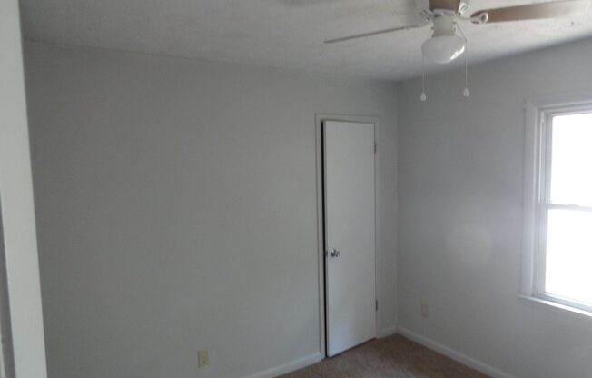 3 beds, 2 baths, $1,350