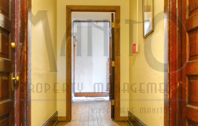 Studio, 1 bath, 300 sqft, $850, Unit E