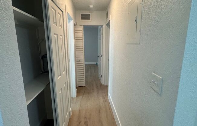 2 beds, 1 bath, 850 sqft, $1,995, Unit 6036-6