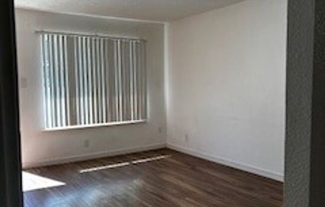 1 bed, 1 bath, 690 sqft, $1,400, Unit 54