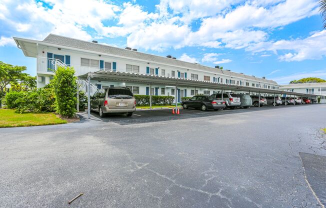 ** 2/2 CHARMING CONDO AVAILABLE JANUARY 2, 2024 ON IN THE FAIRFIELD IN THE MOORINGS ***