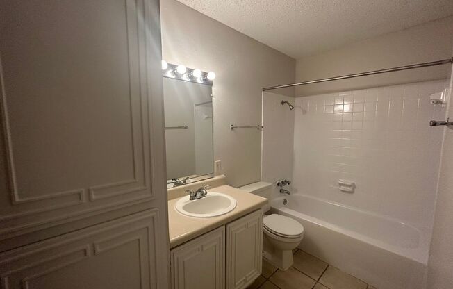 1 bed, 1 bath, 700 sqft, $1,254, Unit OCR-235