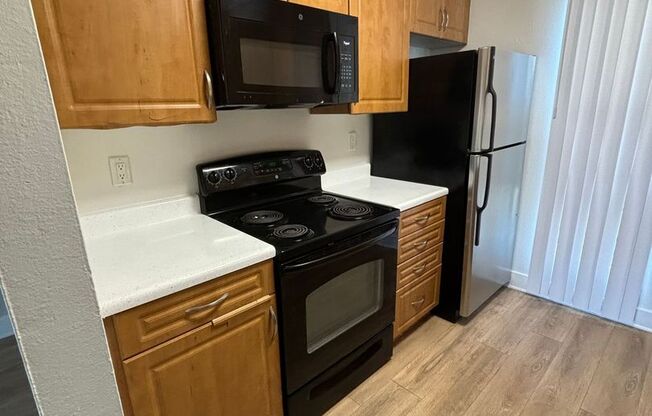 2 beds, 1 bath, 930 sqft, $2,600, Unit 076