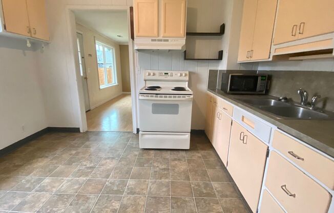 2 beds, 1 bath, $1,550