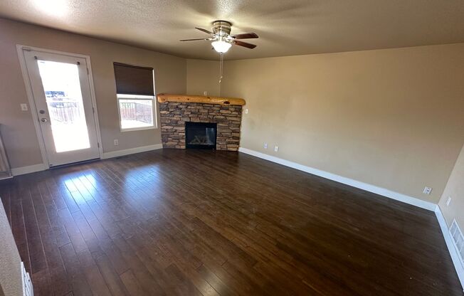 3 beds, 3 baths, $2,595