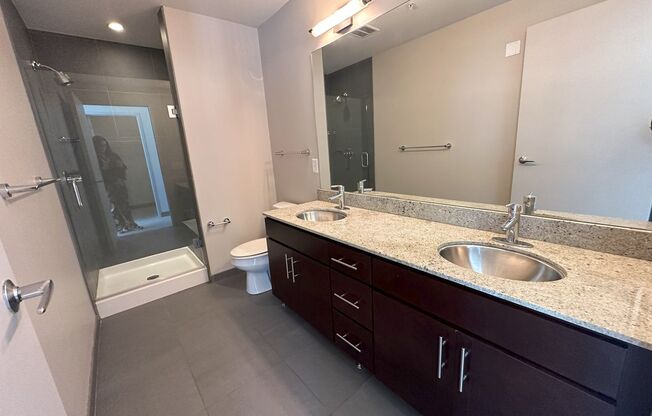 3 beds, 2 baths, 1,292 sqft, $2,800, Unit 1102