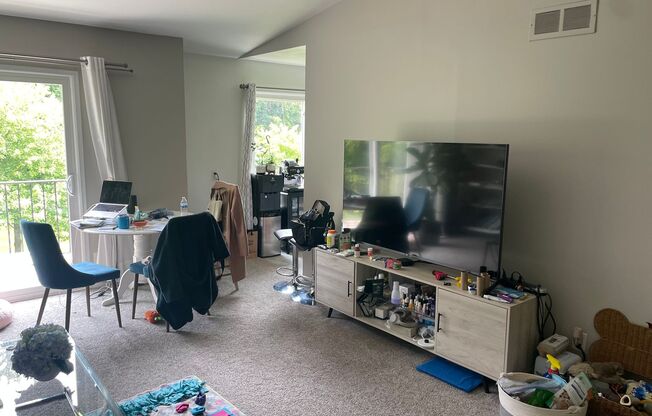 2 bedroom 1 bath close to 94