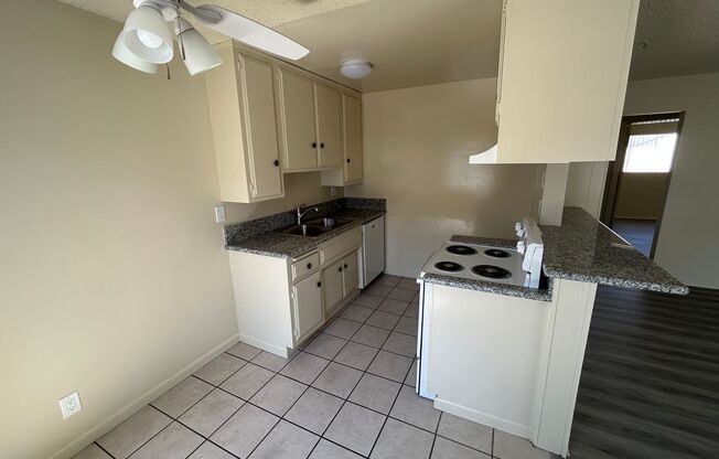 2 beds, 1 bath, 725 sqft, $2,400