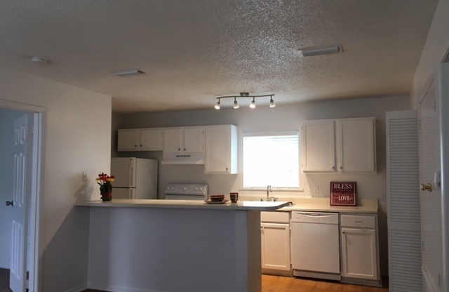 2 beds, 2 baths, 815 sqft, $1,175, Unit O1