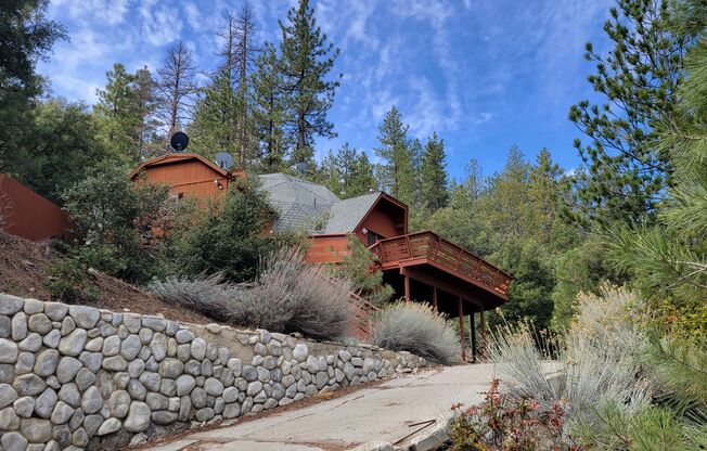 One-of-a-kind mountain home! 3 bedroom, 2 bath Geodesic dome!