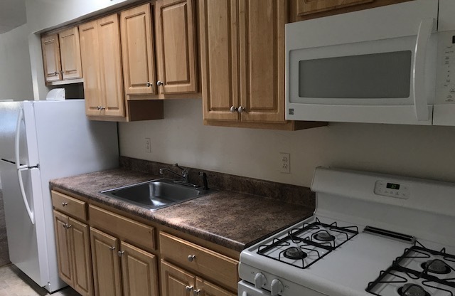 2 beds, 1 bath, 900 sqft, $1,399, Unit 46-4