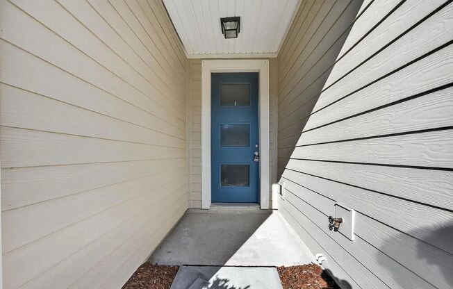 Luxury 3-Bedroom, 2.5 Bath Townhome with Modern Finishes & Prime Location! Gated Community!