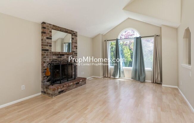 Charming Three Bedroom Home in West Beaverton w/ a Beautiful Backyard!
