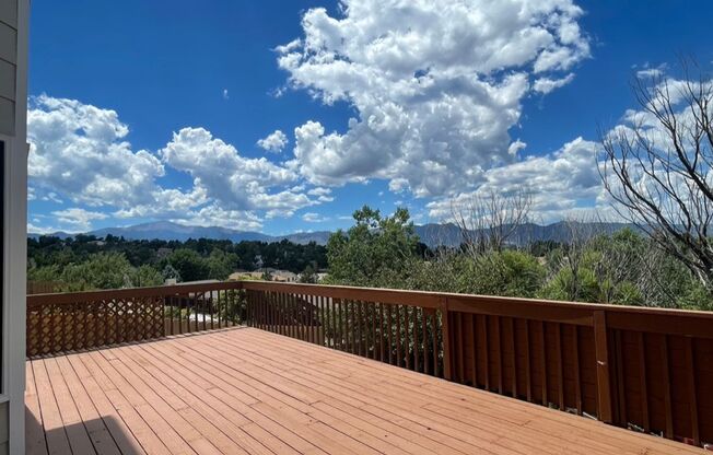 Spectacularly HUGE 6BD Home with Panoramic Mountain Views