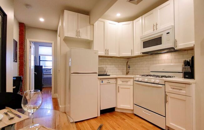 2 beds, 1 bath, $4,175, Unit 16