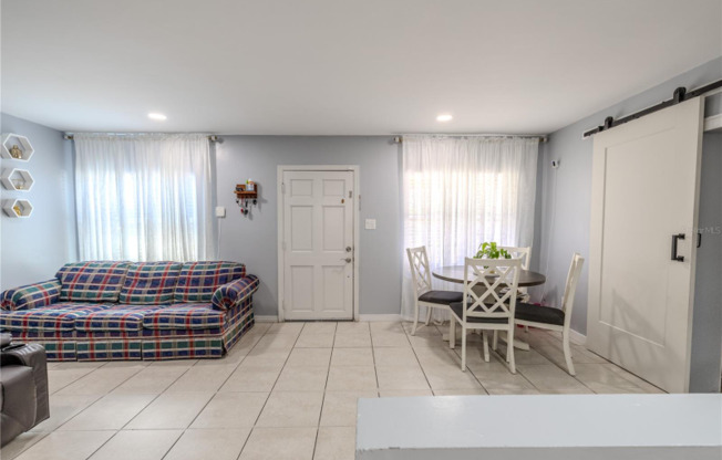 4210 E SANDALWOOD CIR S