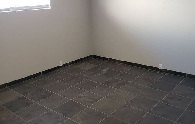 2 beds, 1 bath, $1,395, Unit 20