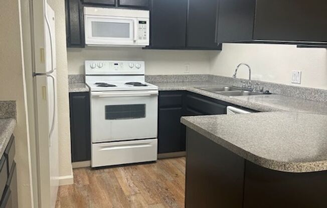 2 beds, 2 baths, 1,040 sqft, $1,610, Unit 263