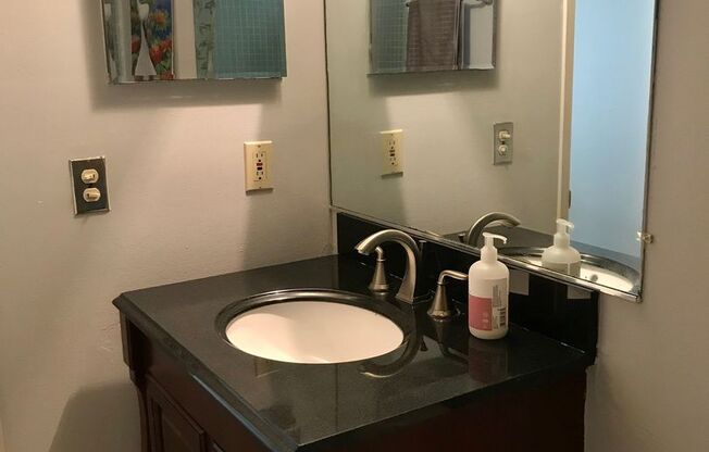 Studio, 1 bath, $1,600, Unit 25