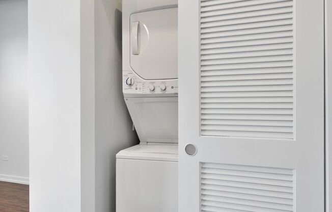 Studio, 1 bath, 212 sqft, $1,450, Unit 304