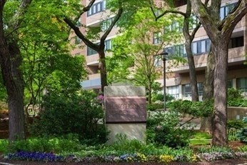 1 bed, 1 bath, 952 sqft, $3,450, Unit 17R