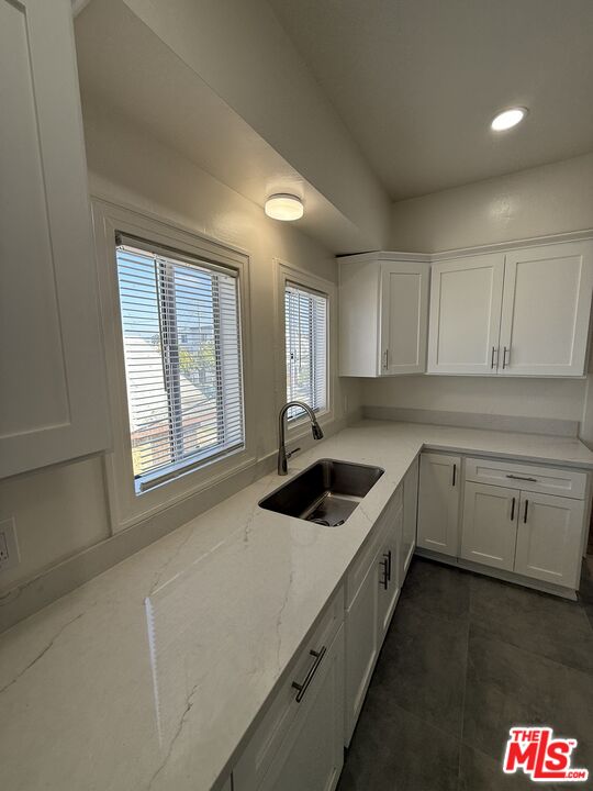 1458 W 36 ST